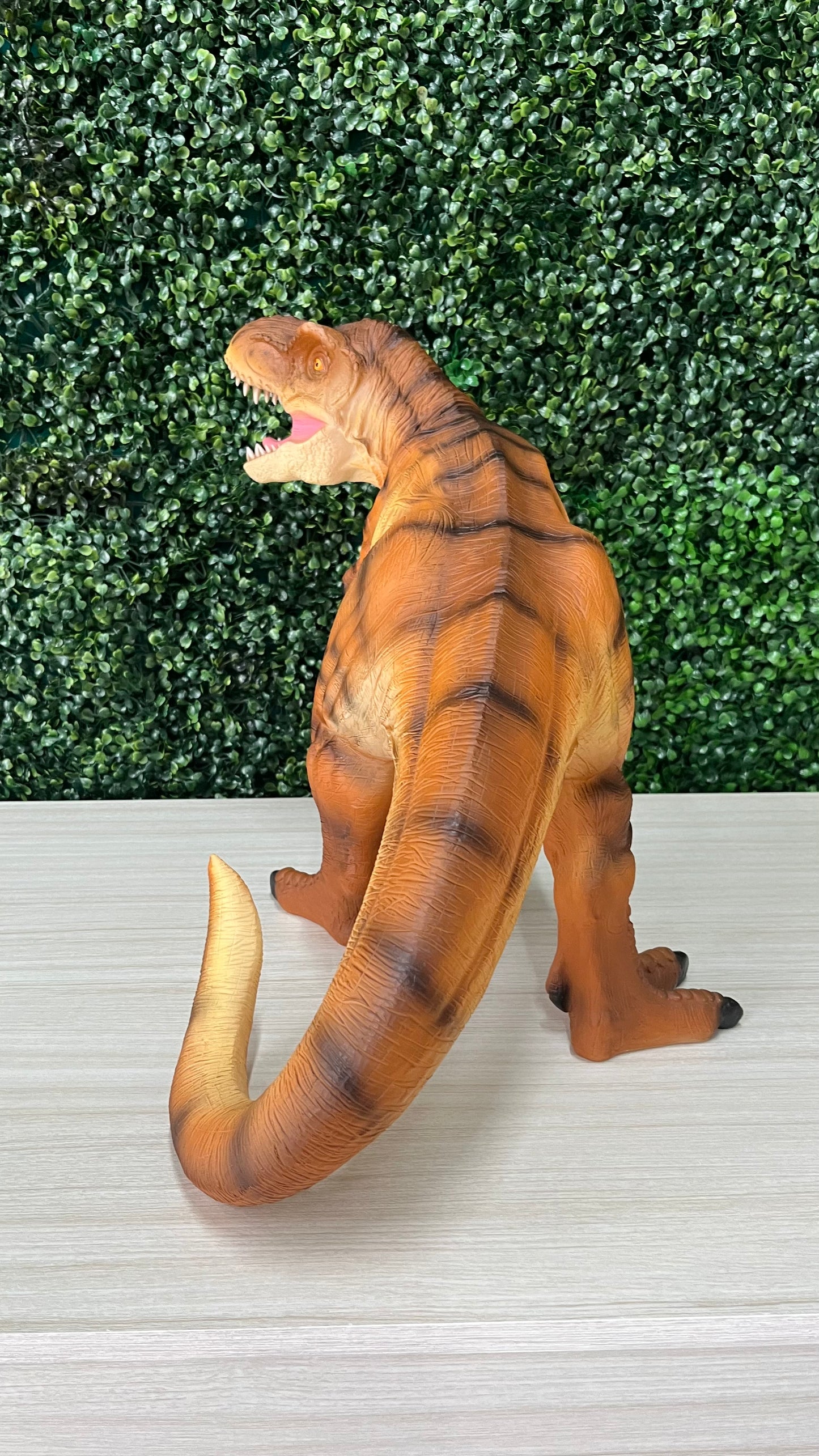 LAMPARA DECORATIVA DE DINOSAURIO T-REX